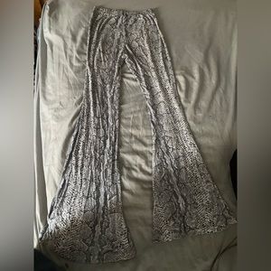 Prettylittlething Black and White Snakeskin print flare leggings